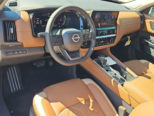 New 2026 Boulder Gray Pearl / Super Black Two-tone Nissan Platinum image 5