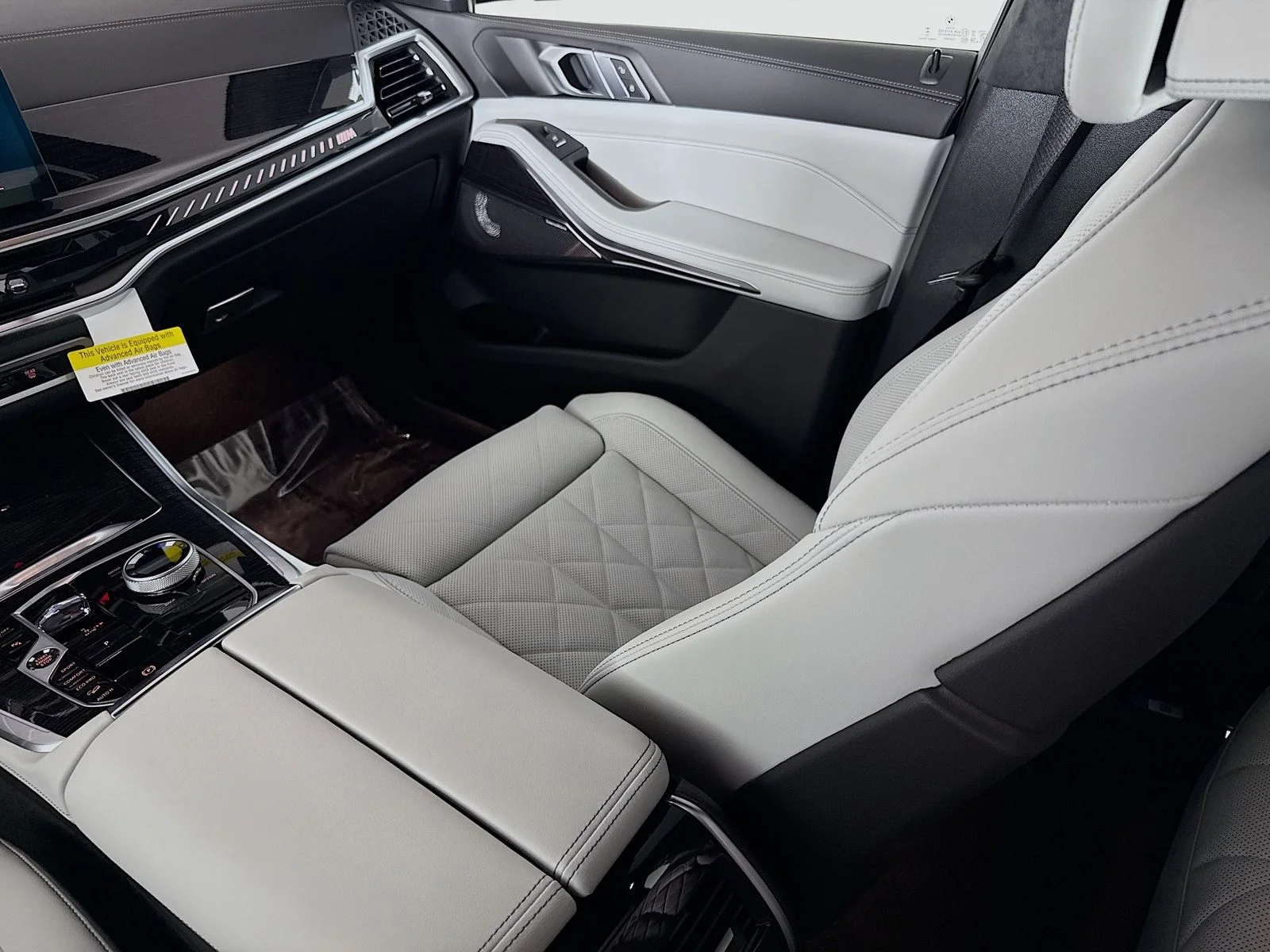 2026 BMW X5 M60i - Photo 25