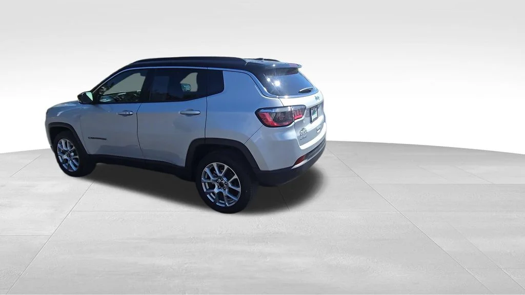 Used 2025 Silver Jeep Limited image 5