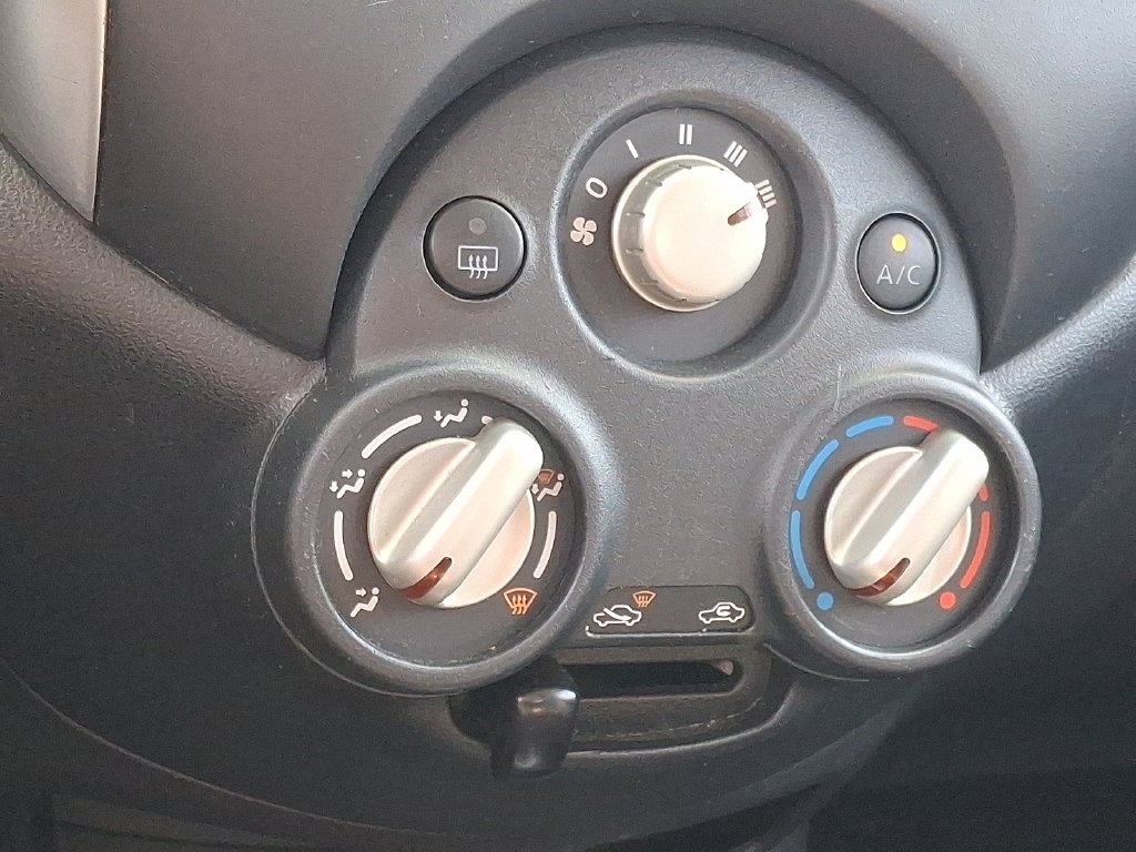 Used 2014 Gray Nissan SV image 17