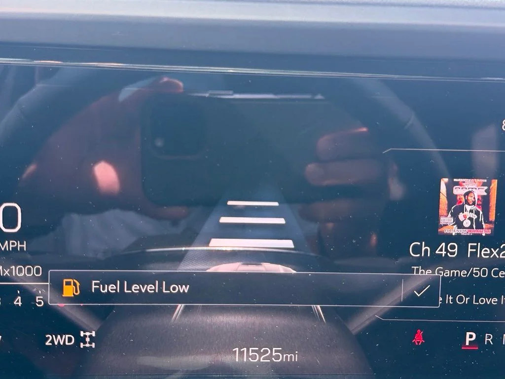 Used 2025 Silver GMC Elevation image 16