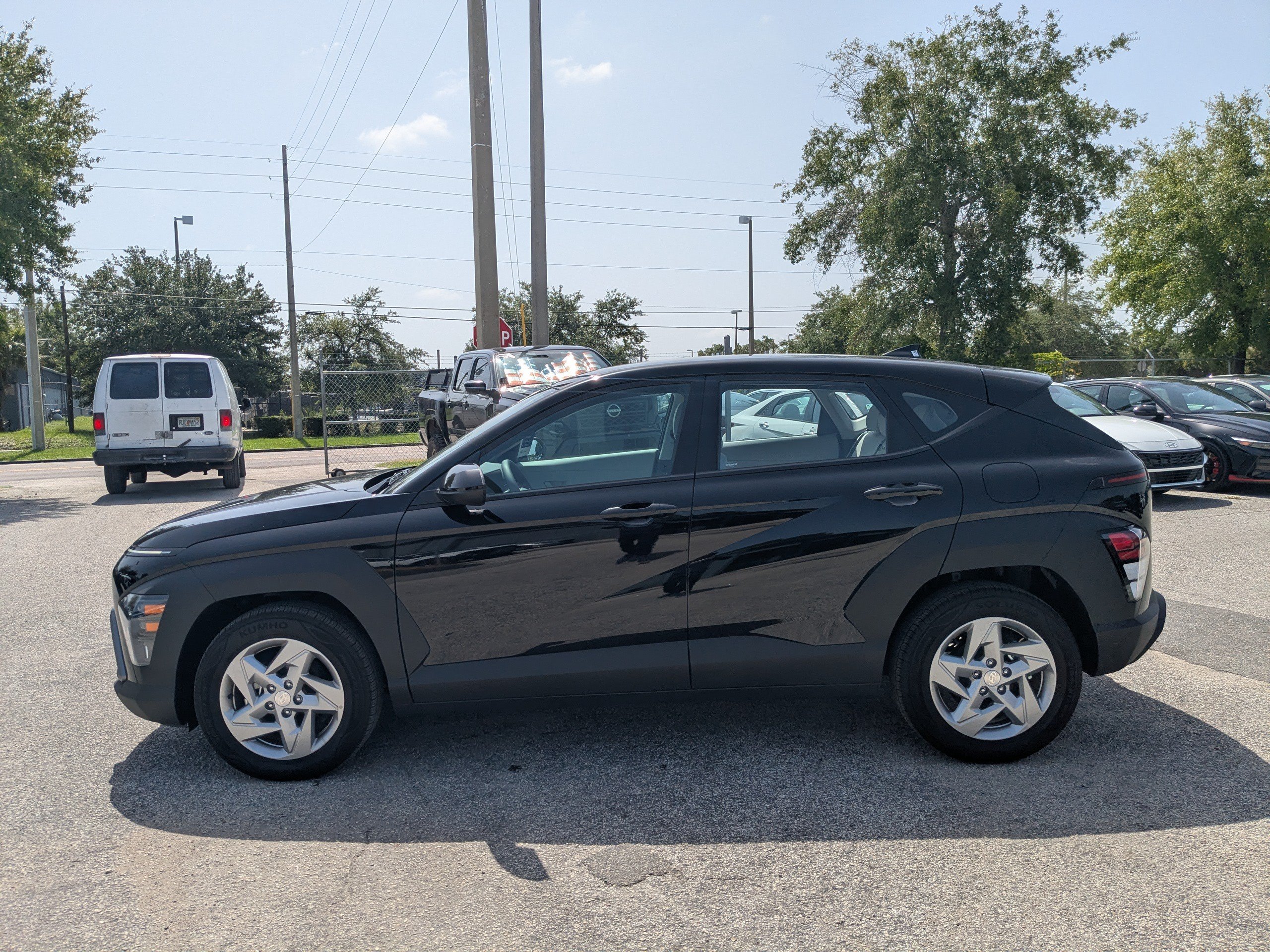 New 2026 Abyss Black Pearl Hyundai SE FWD image 8