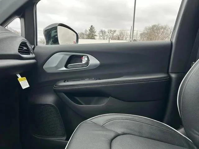 2026 Chrysler Pacifica Limited - Photo 45