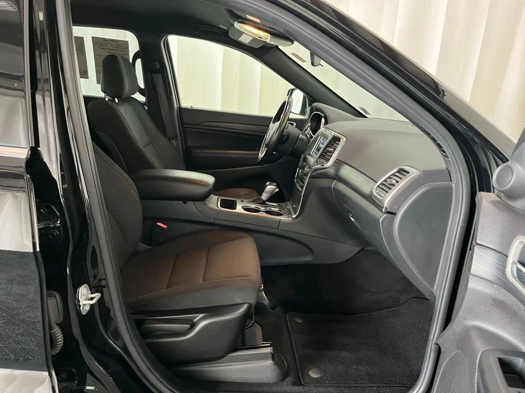 Used 2020 Black Jeep Laredo E image 19