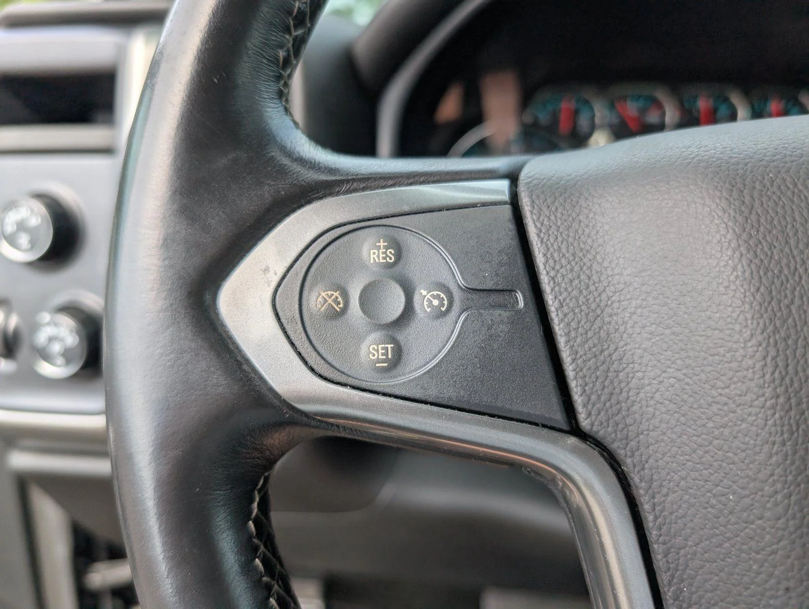Used 2016 TUNGSTEN METALLIC Chevrolet LT image 26