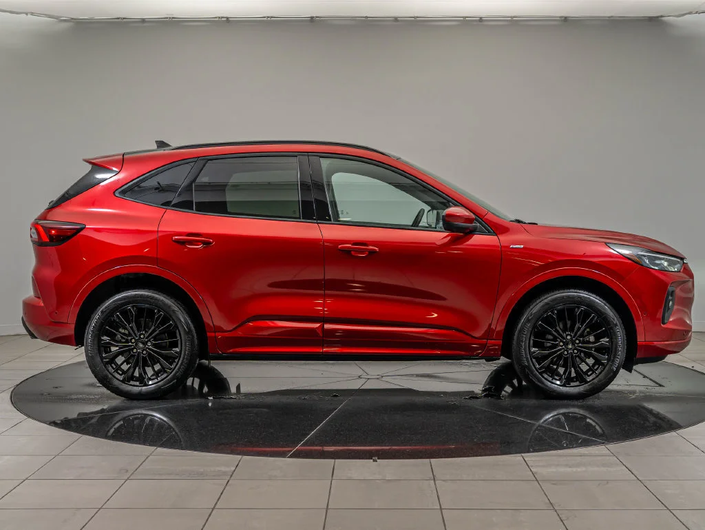 Used 2024 Rapid Red Metallic Tinted Clearcoat Ford ST-Line Elite image 4