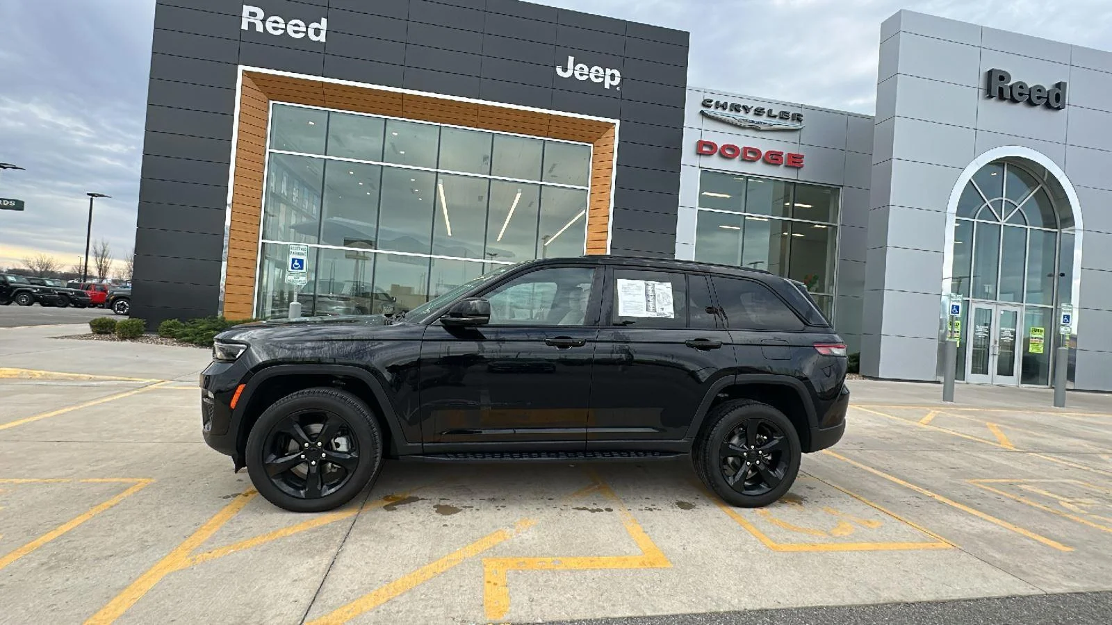 Used 2023 Jeep Grand Cherokee Limited with VIN 1C4RJHBGXPC614026 for sale in Kansas City