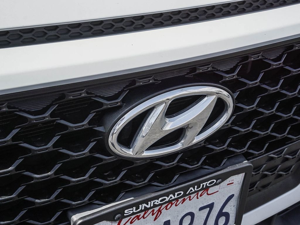 Used 2018 White Hyundai SEL image 11