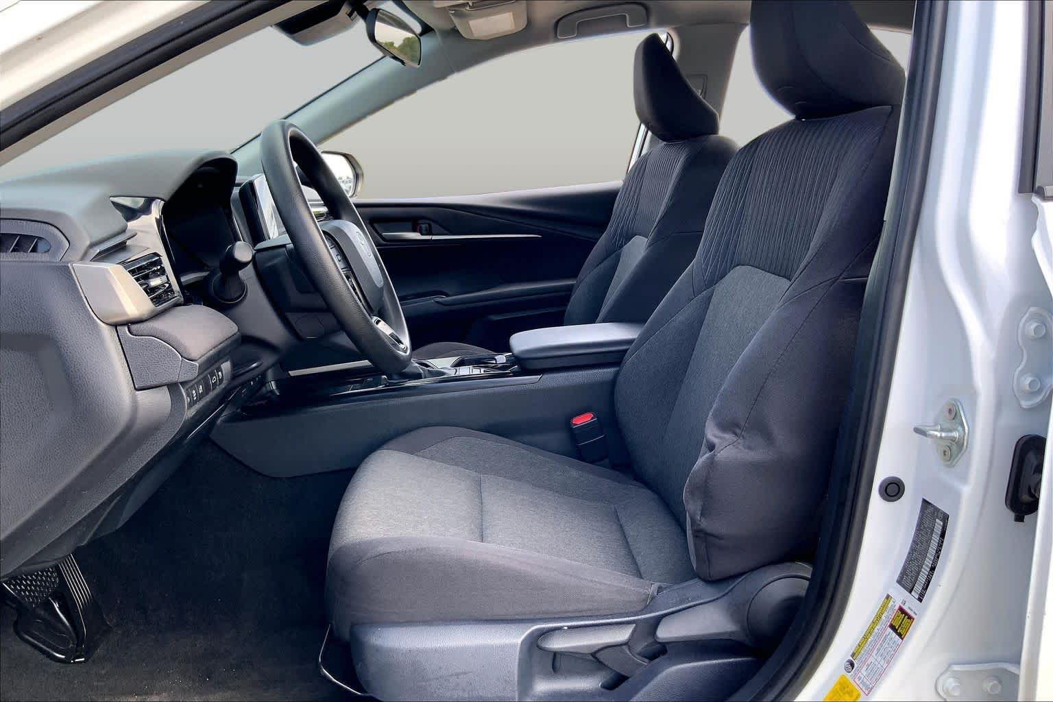 Used 2025 Ice Cap Toyota LE image 8