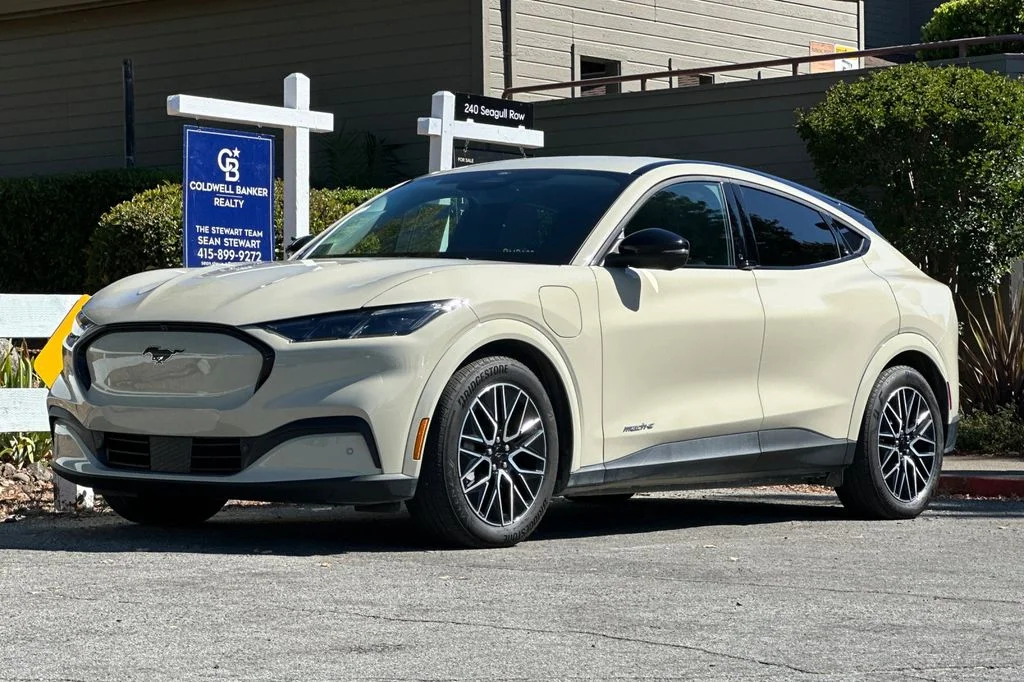 Used 2025 Desert Sand Ford Premium image 9