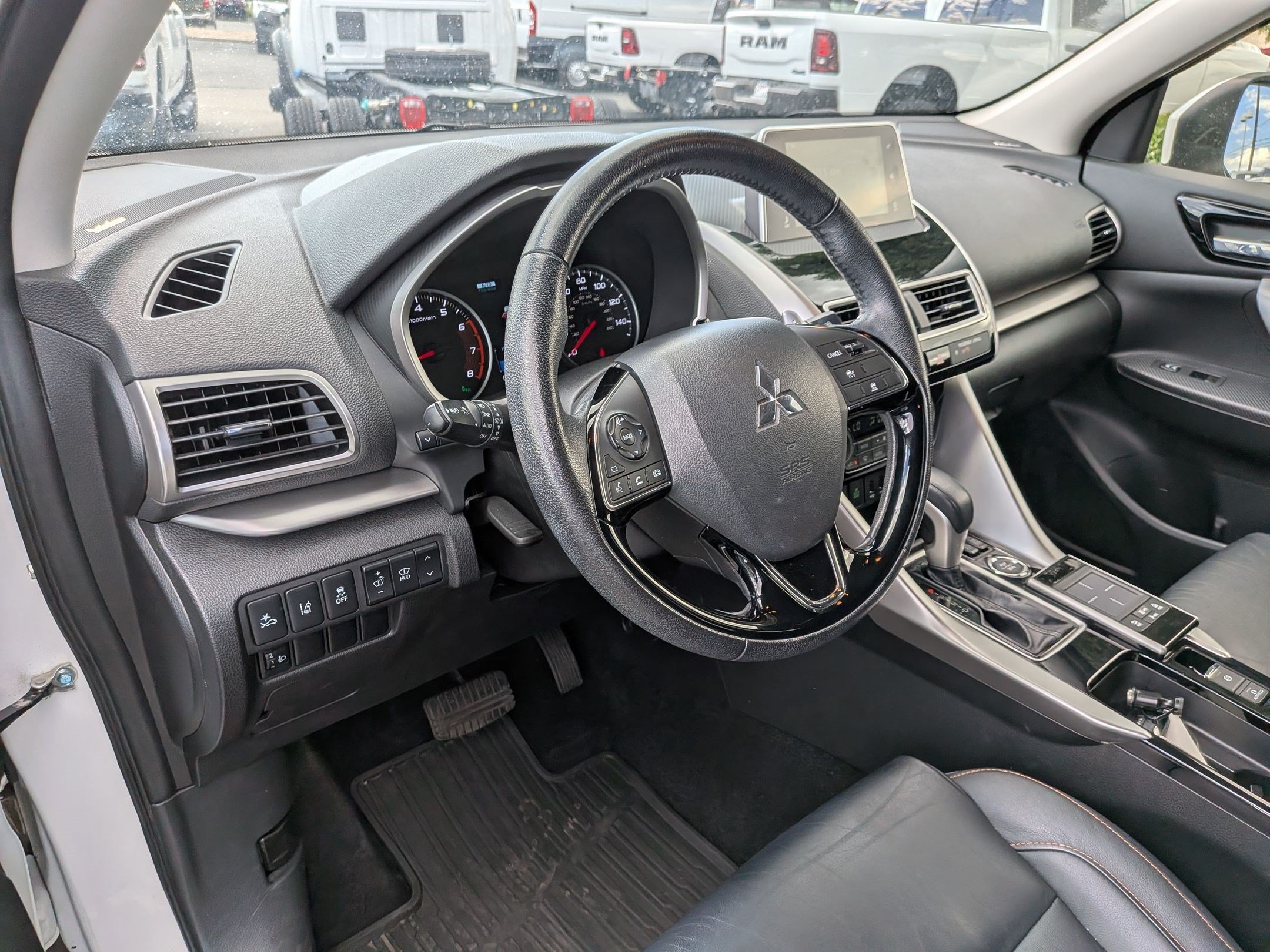 Used 2019 White Mitsubishi SE image 15