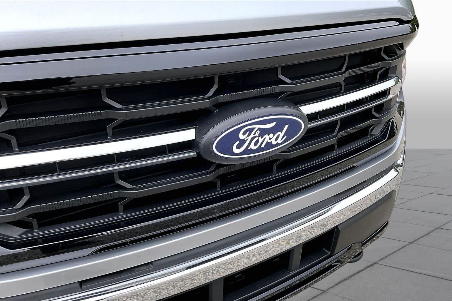 Certified Used 2025 Iconic Silver Metallic Ford XLT image 32