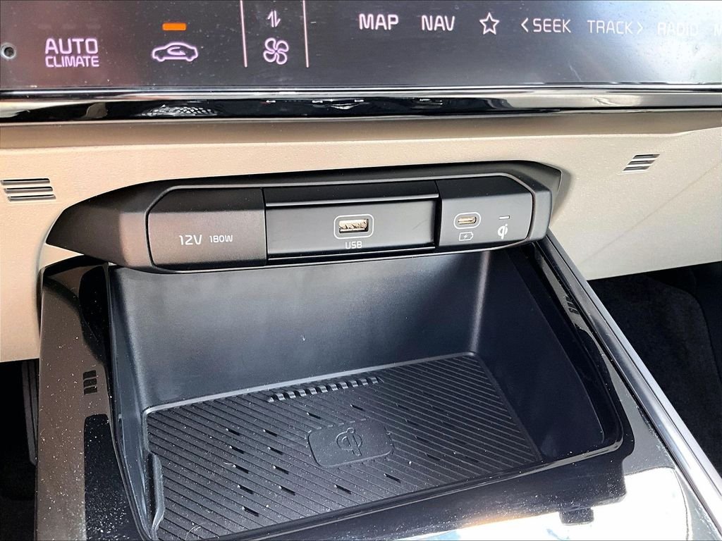 Used 2023 Gray Kia Wind image 25