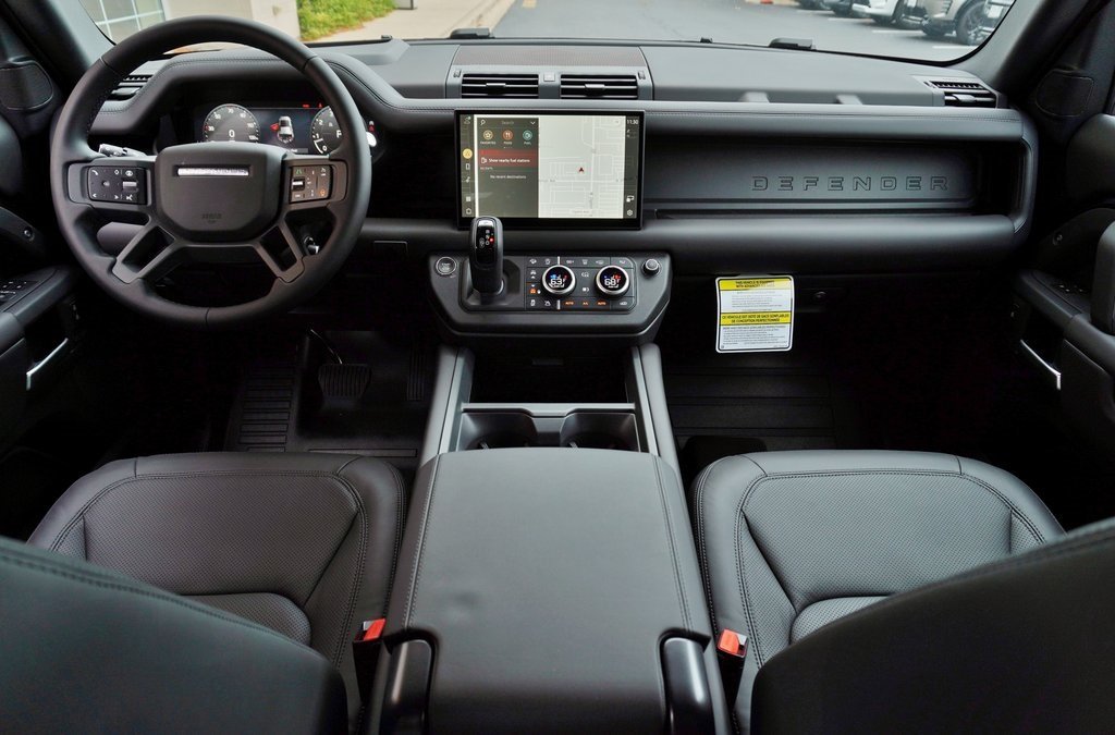 2025 LAND ROVER DEFENDER - Image 10