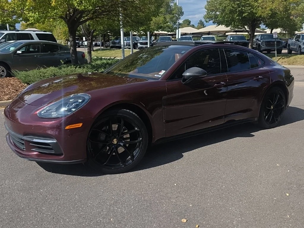 Used 2018  Porsche  image 2