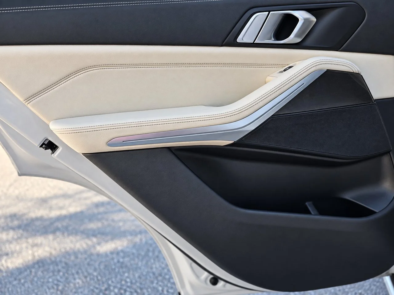 Used 2022 Mineral White Metallic BMW xDrive40i image 25