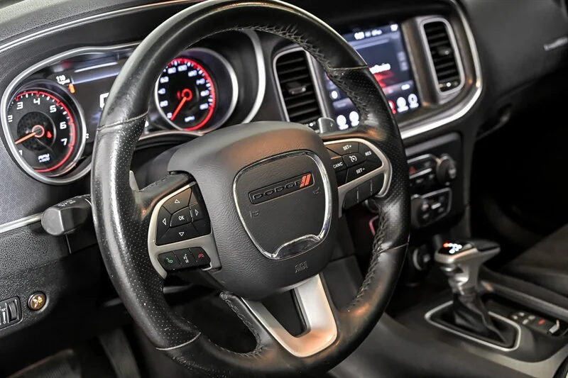 Used 2017 Go Mango Dodge R/T Scat Pack image 22