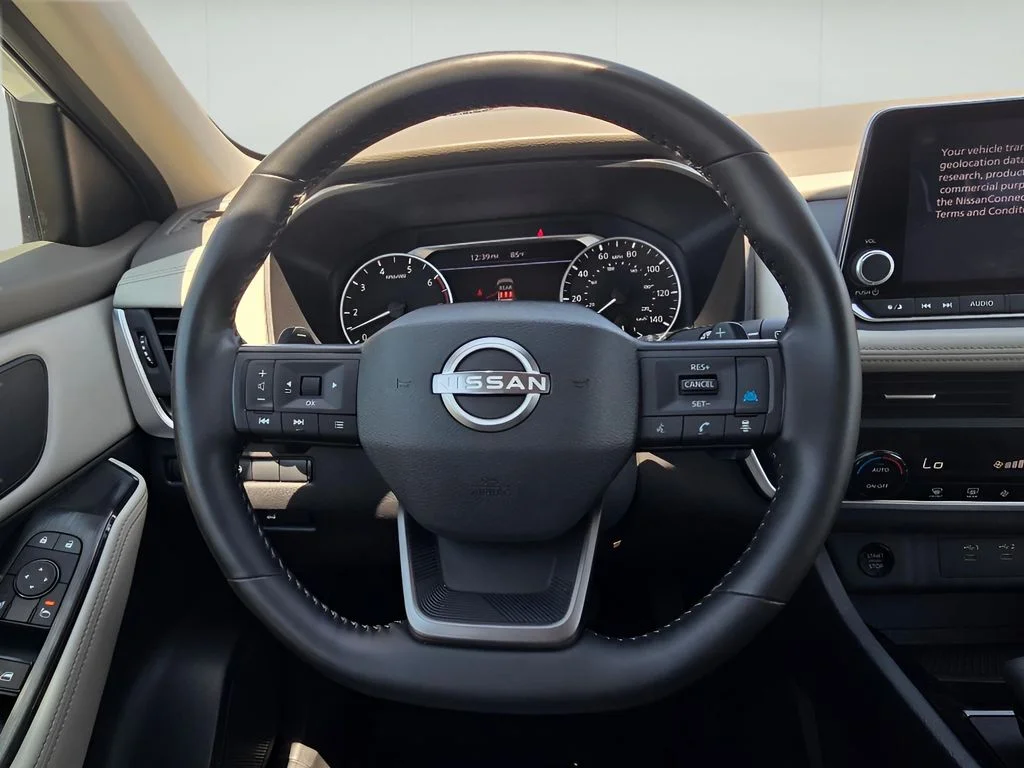Used 2025 Everest White Pearl Nissan SV image 26