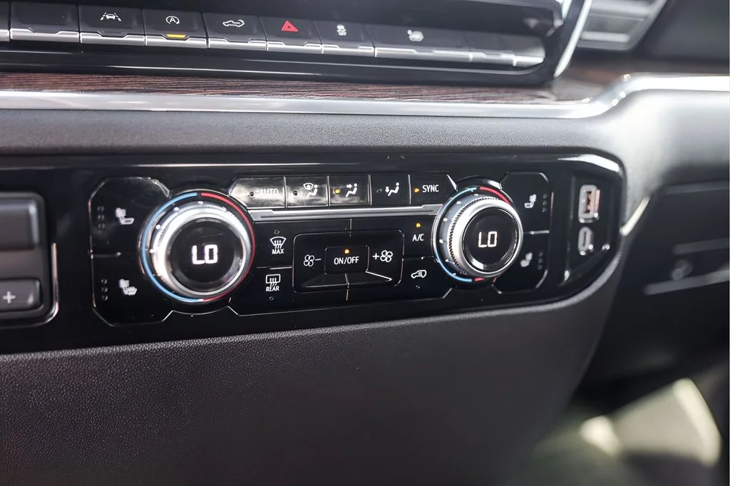 Used 2025 Silver GMC Elevation image 21