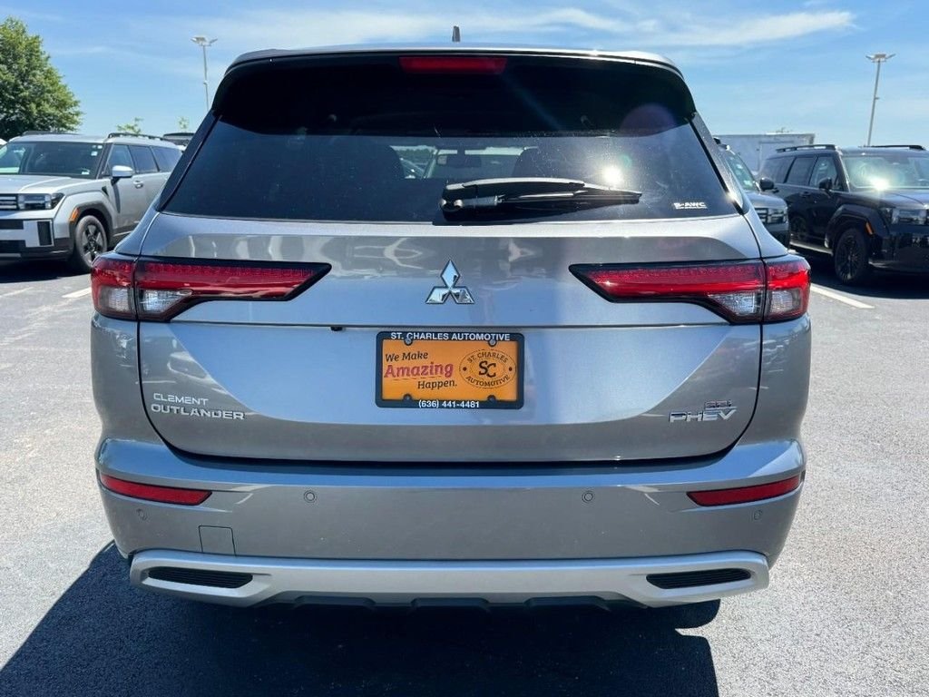 Used 2024  Mitsubishi  image 4