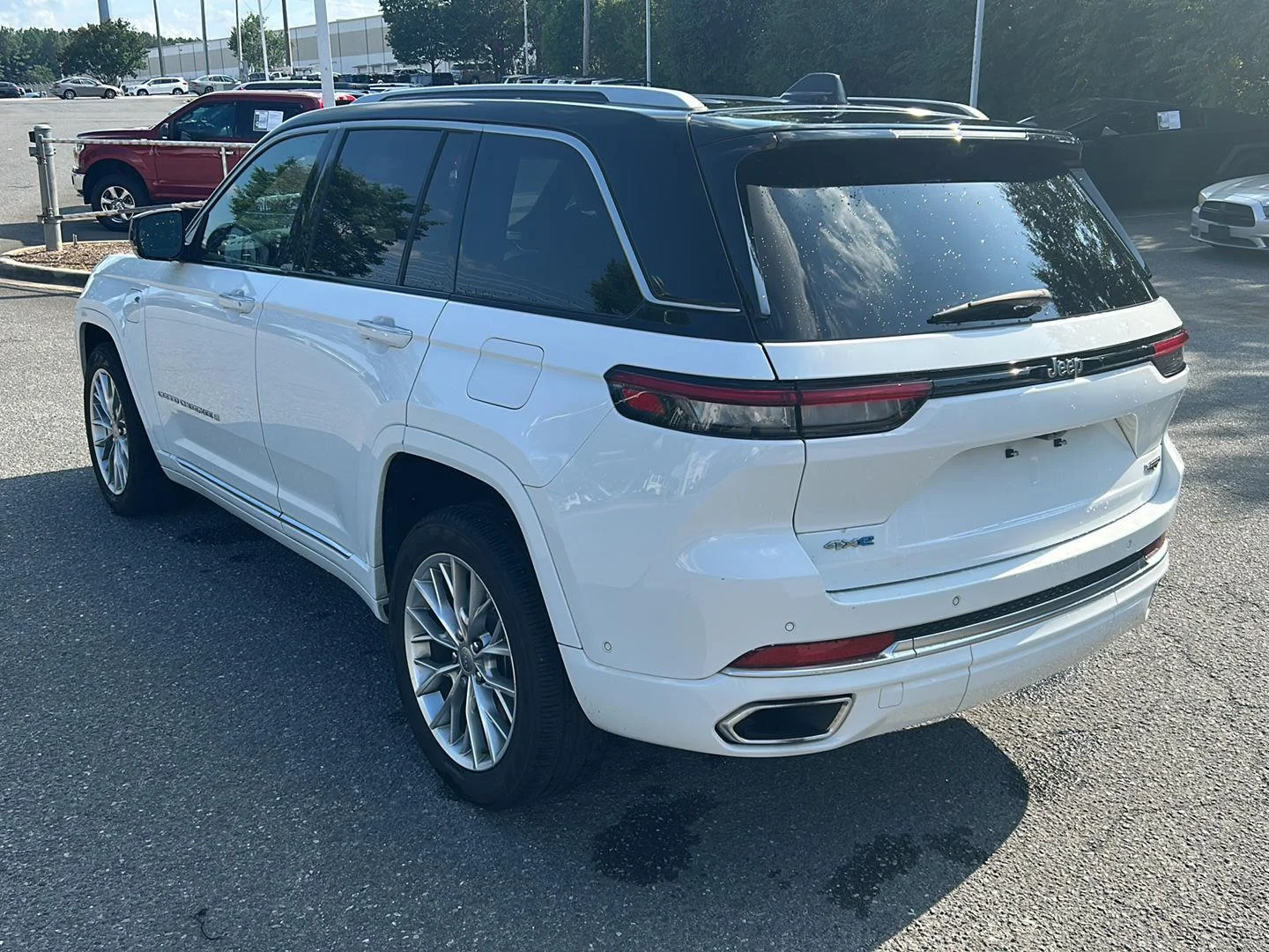Used 2023 Bright White Clearcoat Jeep Summit image 4