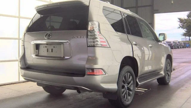 Used 2023 Atomic Silver Lexus GX 460 Premium image 2