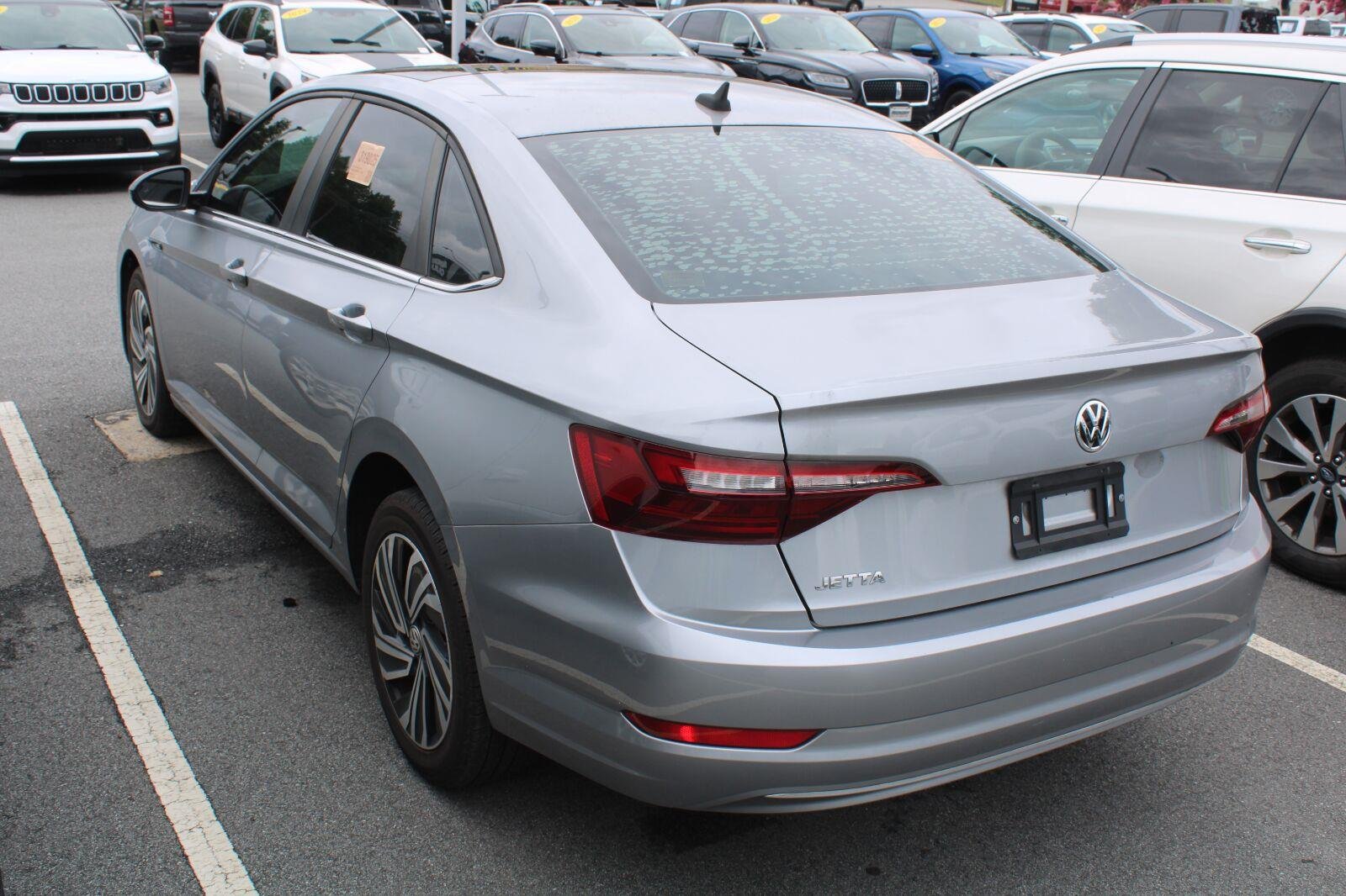 Used 2021 Pyrite Silver Metallic Volkswagen SEL image 8