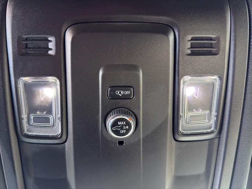 Used 2025 Gray Chevrolet Z71 image 28