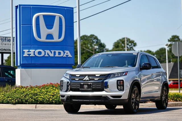 Used 2025 Alloy Silver Metallic Mitsubishi 2.0 LE image 1