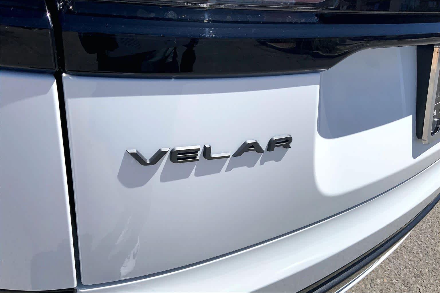 New 2026 Fuji White Land Rover Dynamic SE image 15