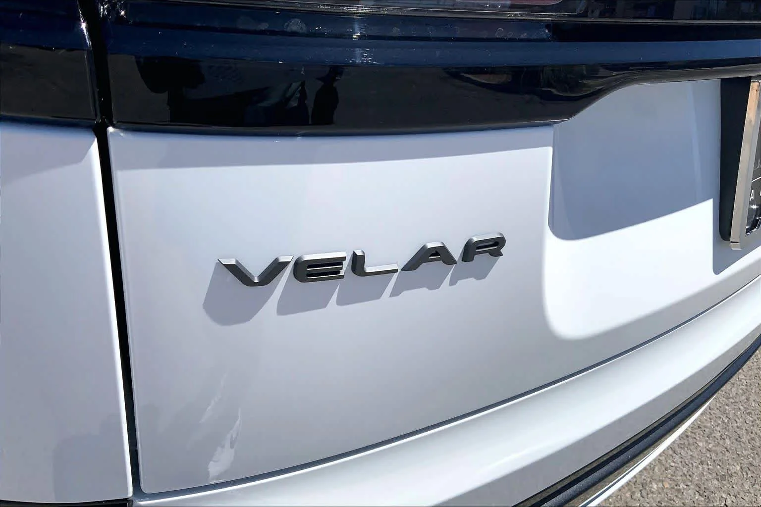 New 2026 Fuji White Land Rover Dynamic SE image 15