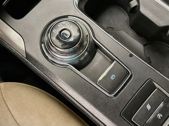 Used 2020 Blue Ford SE image 16