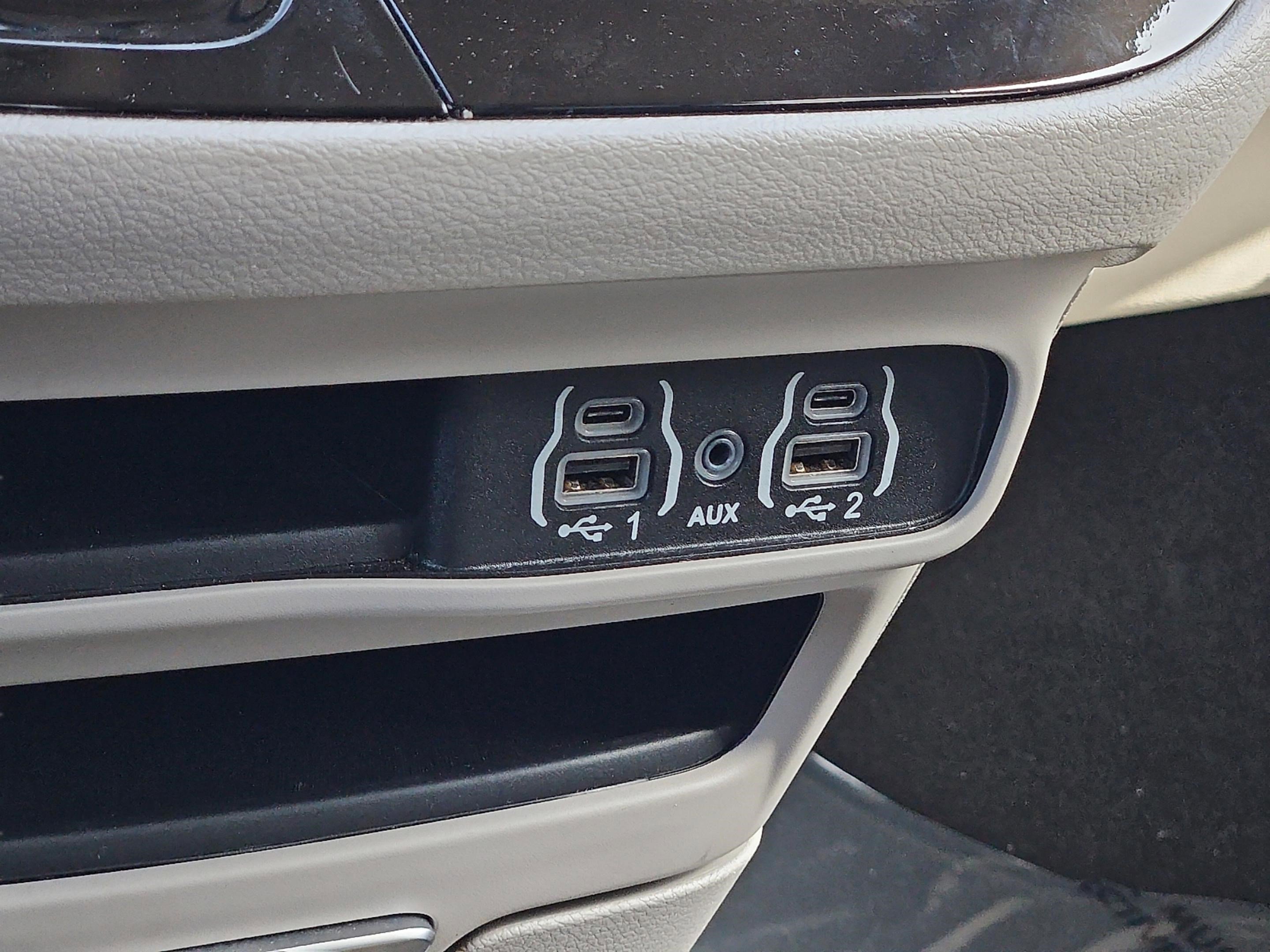 Used 2024 Silver Mist Clearcoat Chrysler Touring L image 23