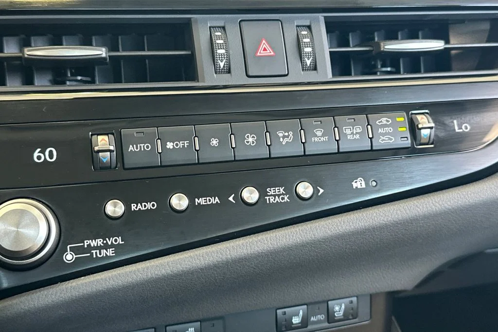 Used 2025 White Lexus 350 image 22