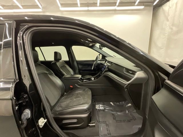 Used 2023 Black Jeep Altitude image 23