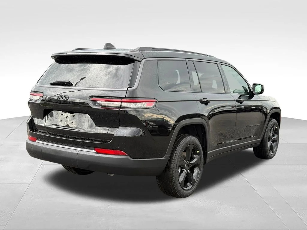 New 2026 Diamond Black Crystal Pearl-Coat Exterior Paint Jeep Limited image 26