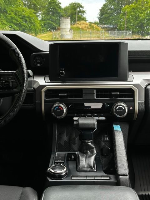 2025 Toyota Tacoma SR5 - Photo 28