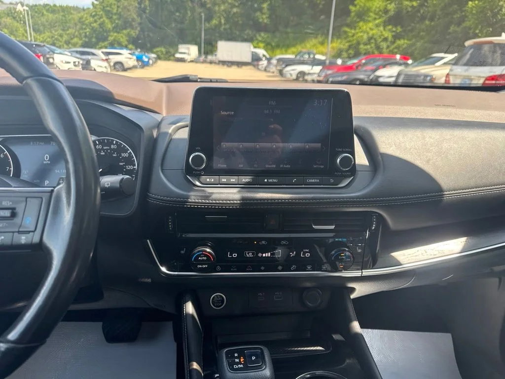 Used 2021 Black Nissan SL image 16