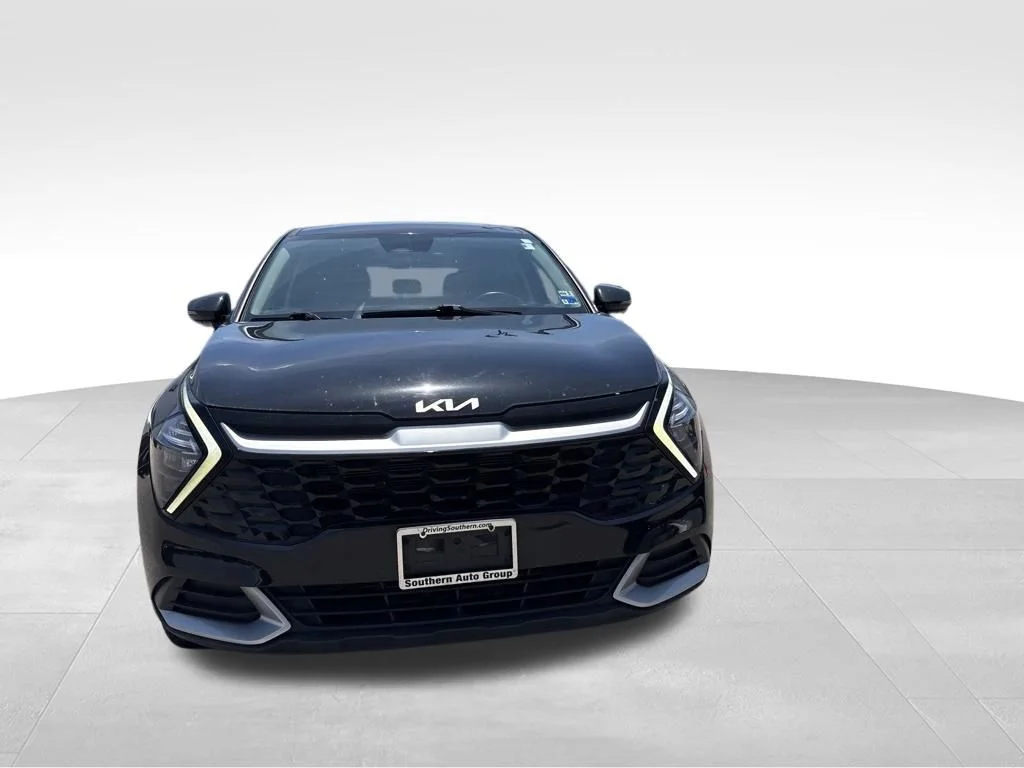 Used 2023 Black Kia EX image 4