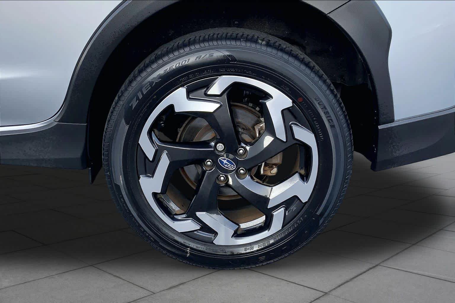 Used 2023 Ice Silver Metallic Subaru Limited image 12