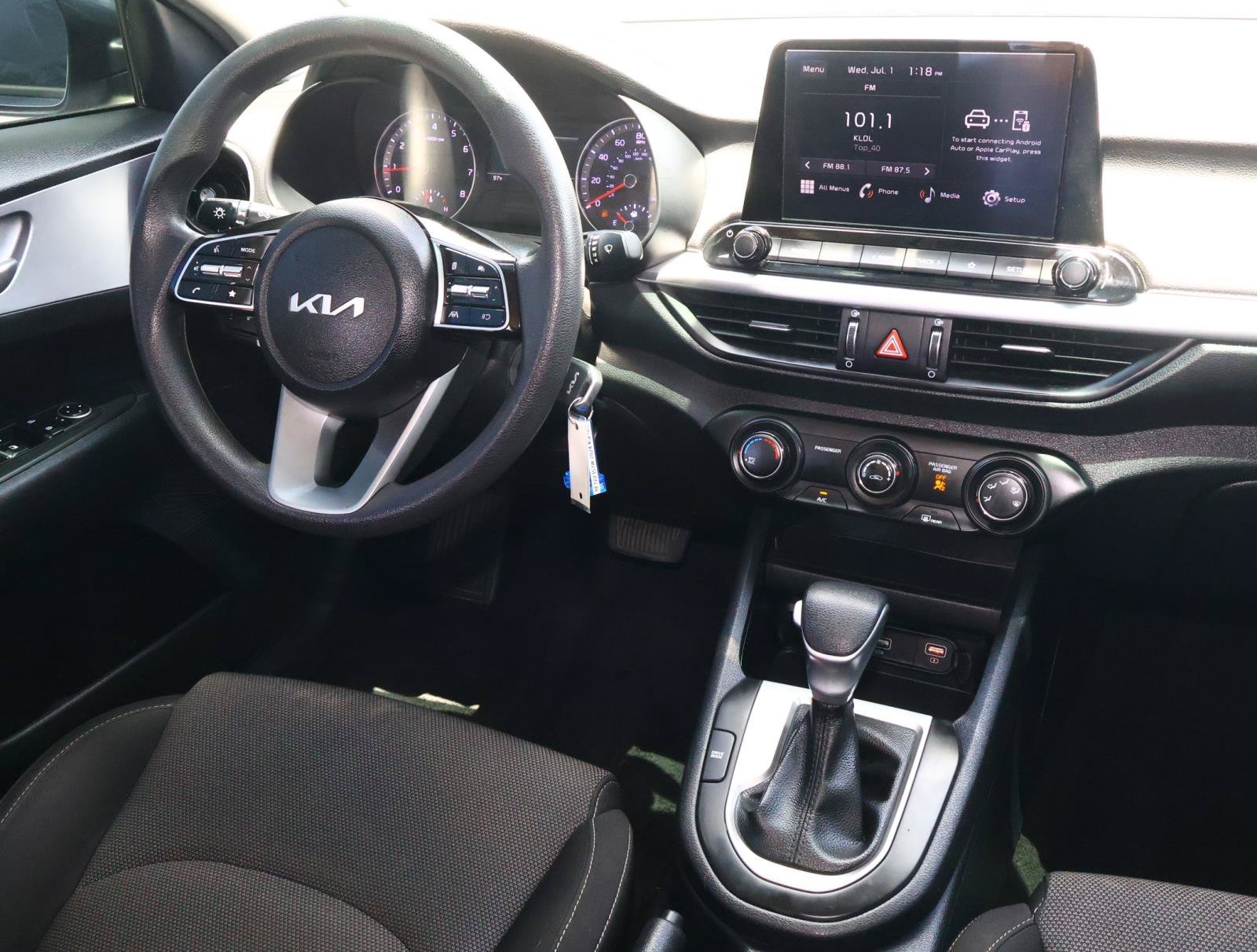 2024 Kia Forte LXS - Photo 9
