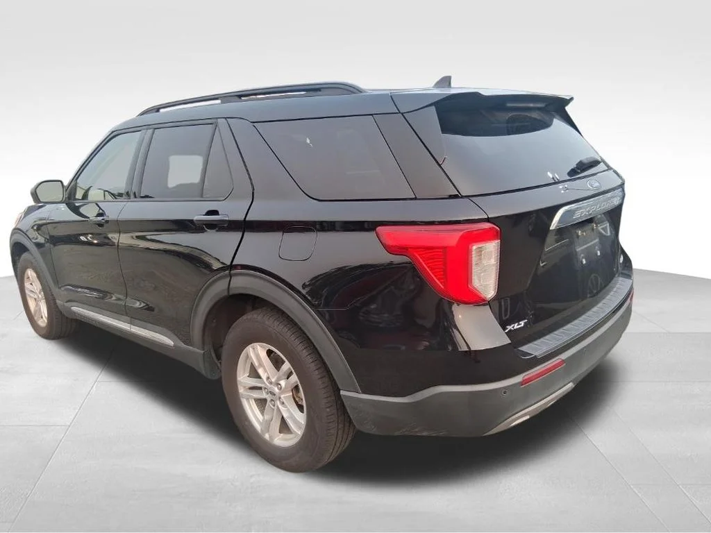 Used 2022 Black Ford XLT image 2