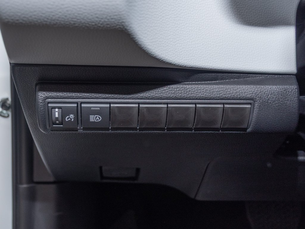 2026 Toyota Corolla SE - Photo 11