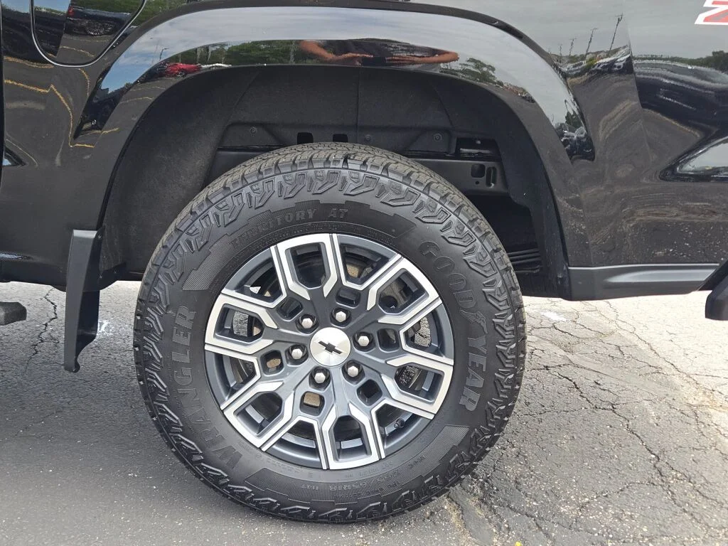 Used 2024 Black Chevrolet Z71 image 17