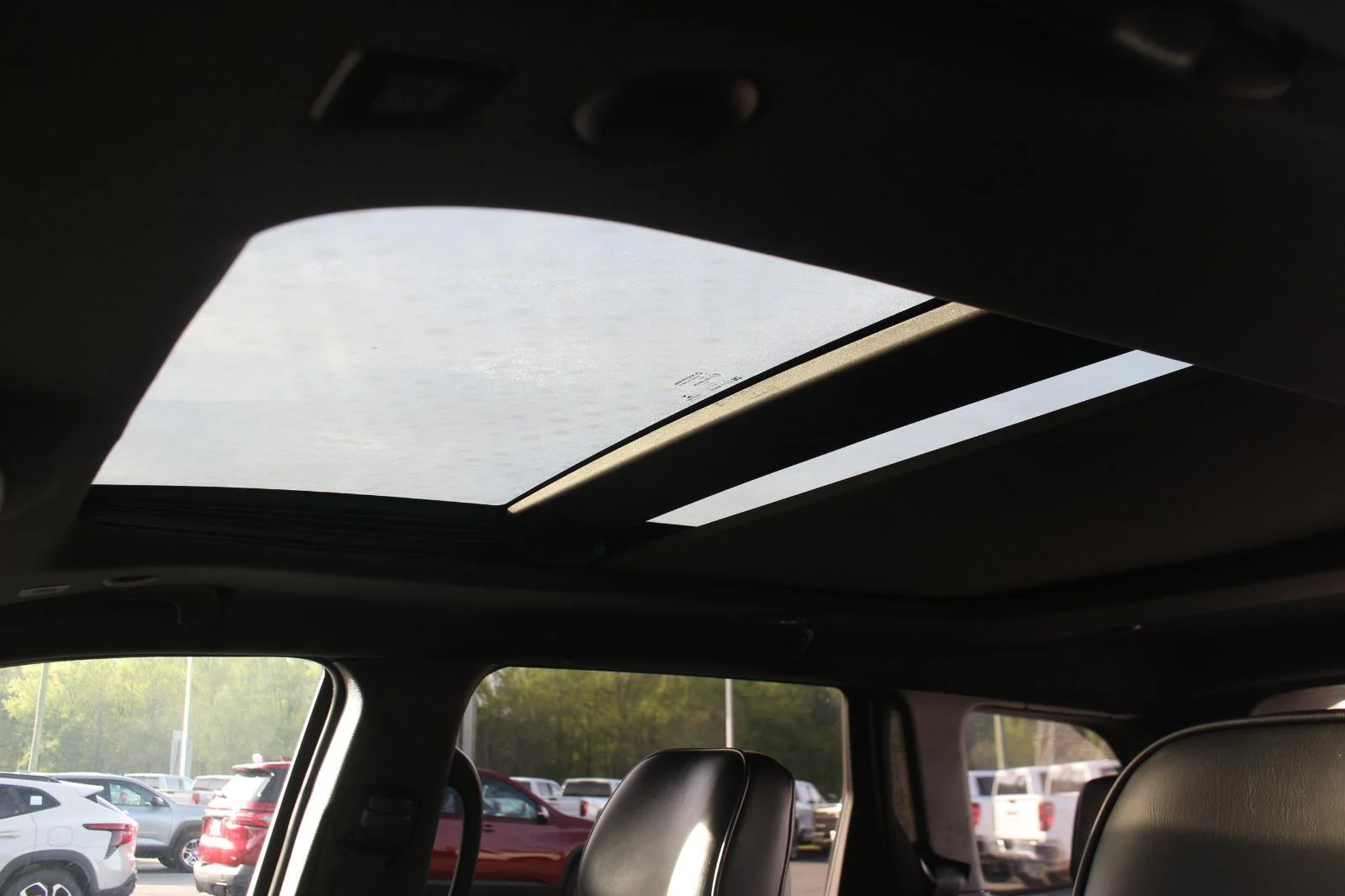 Used 2018 Grey Jeep Overland image 29