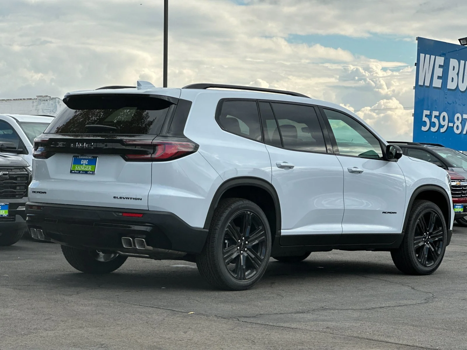 New 2027 Glacier White Tricoat GMC Elevation image 4