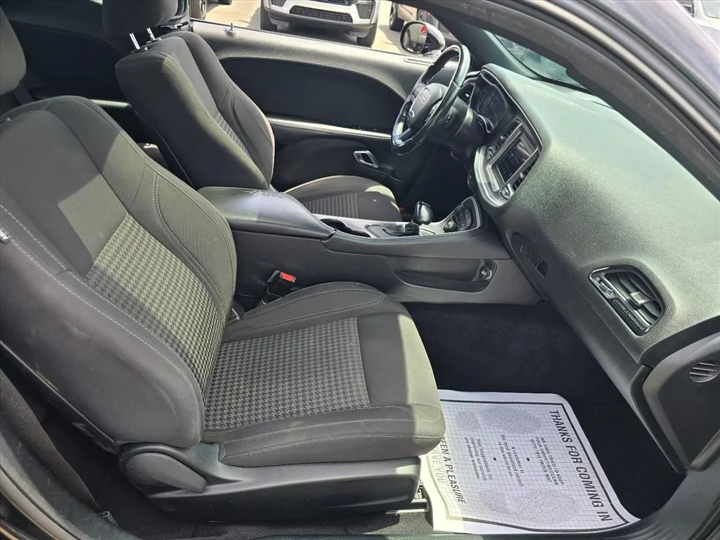 Used 2019 Black Dodge SXT image 15