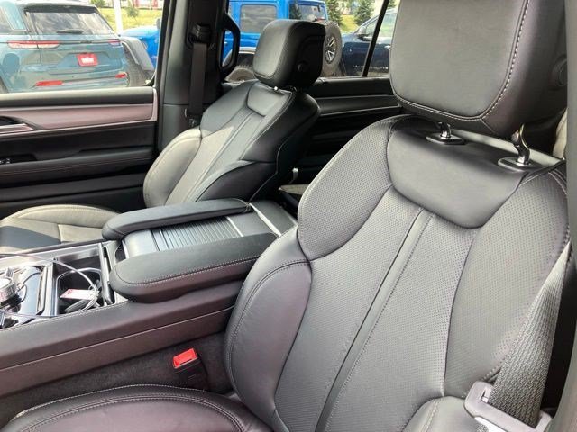 New 2026 Velvet Red Pearl-Coat Exterior Paint Jeep Limited Reserve image 12