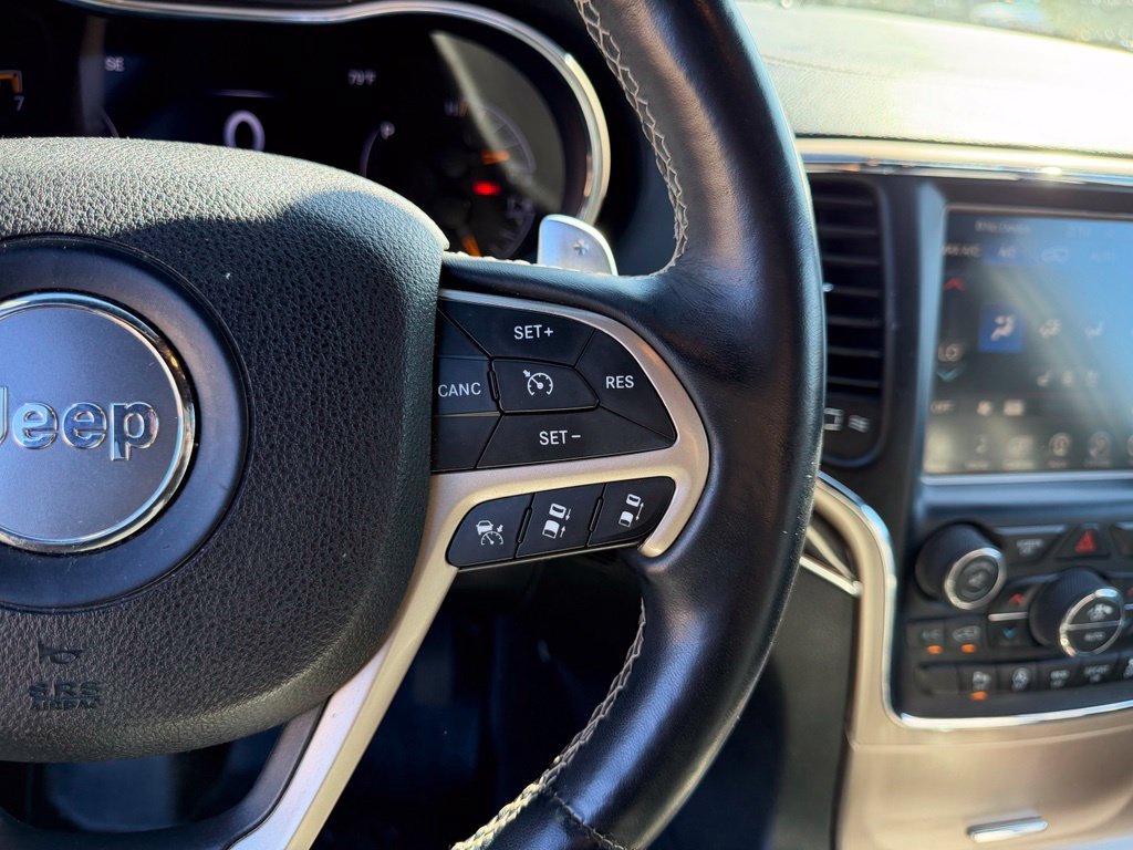 Used 2016 Brilliant Black Crystal Pearlcoat Jeep Overland image 17
