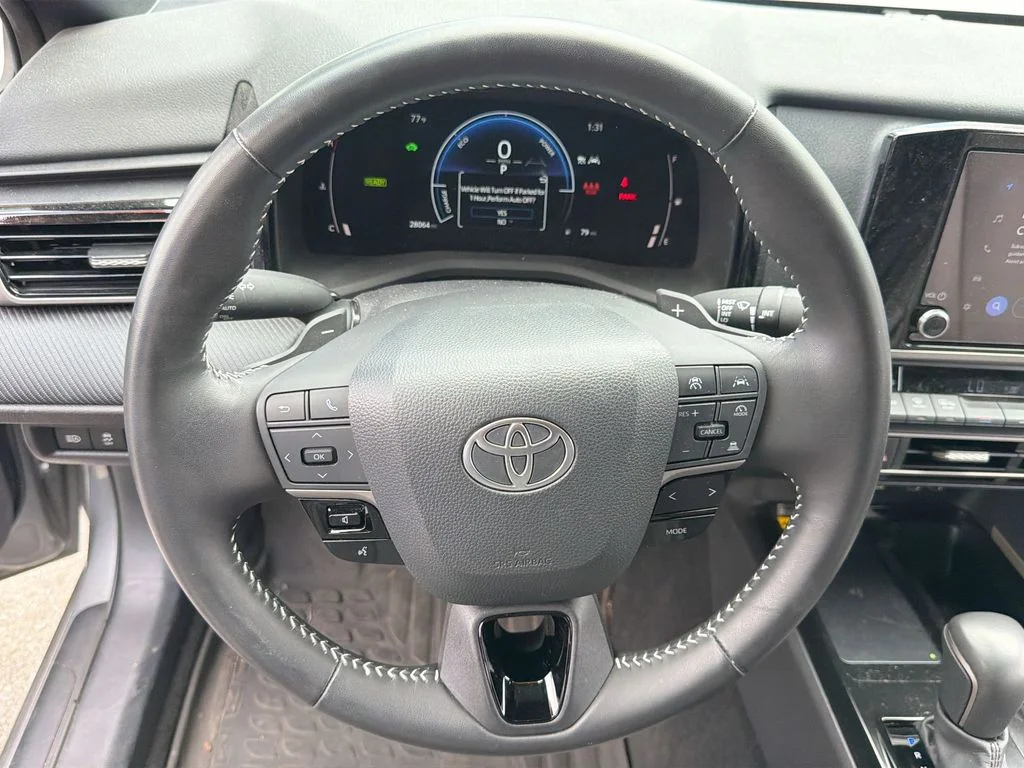 Used 2025  Toyota SE image 11